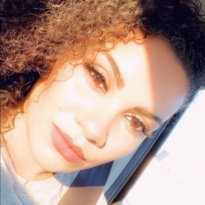 Meet your Posher, Eva